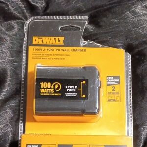 DEWALT 100W 2-Port PD Wall Charger